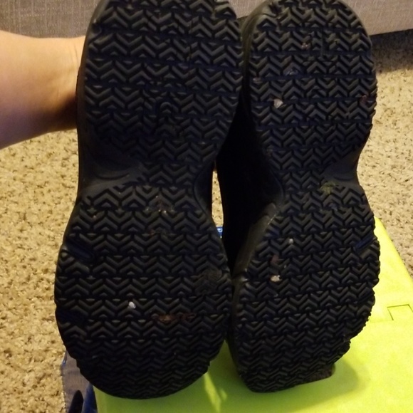 Fila non slip work shoes as is - Picture 2 of 7